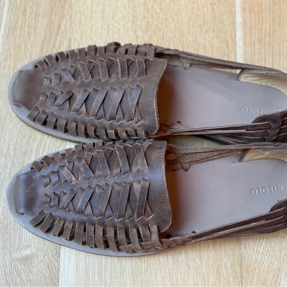 Nisolo Tobacco Brown Huaraches with Woven Leather Design - Picture 4 of 12